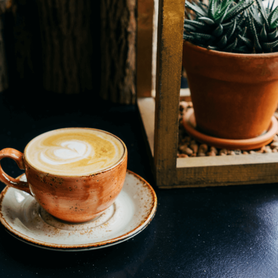 Nghệ thuật trang trí cà phê đã tạo nên không gian độc đáo, đầy ấn tượng