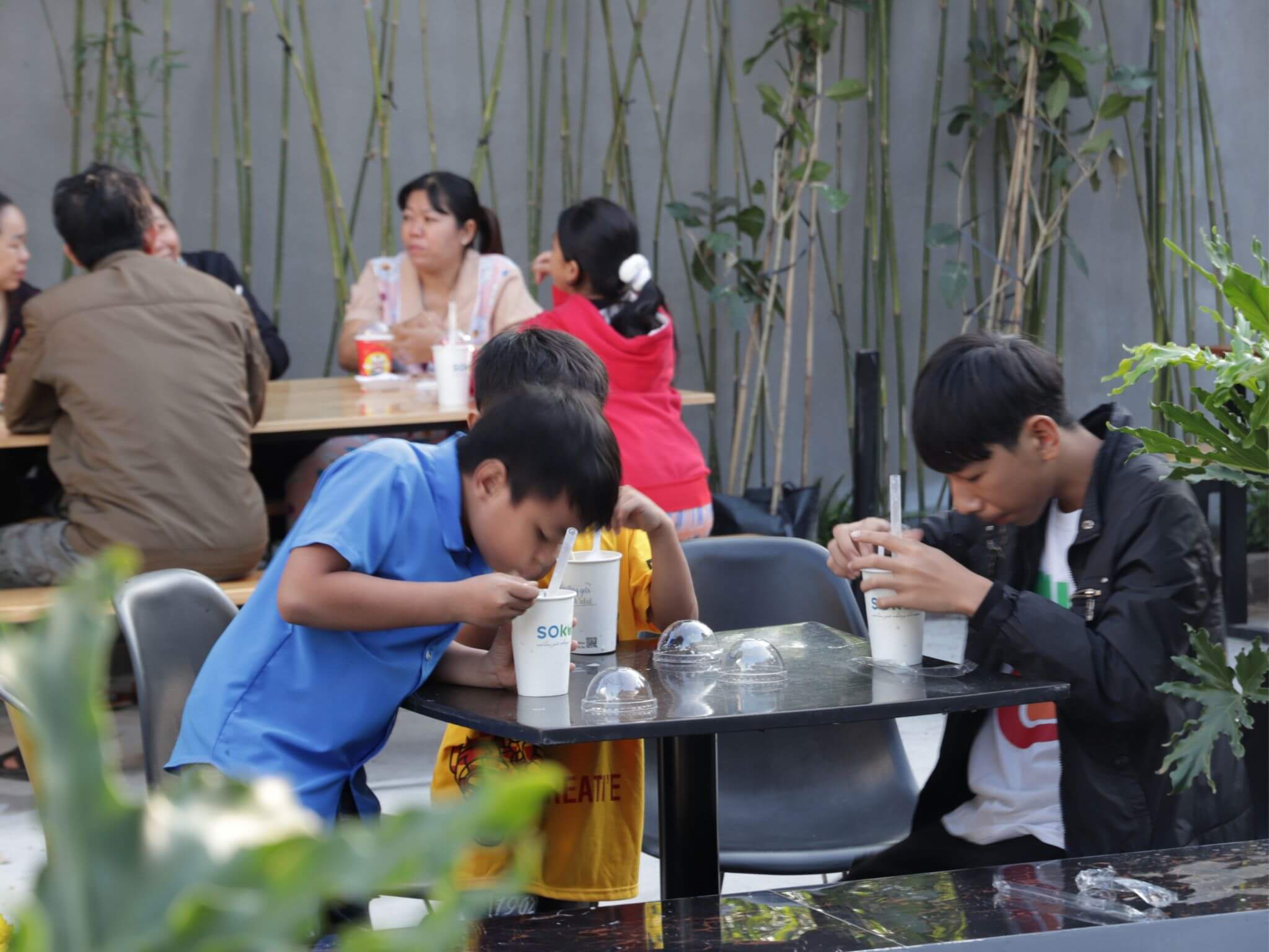 Sokul không chỉ là quán cà phê mà còn là nơi để thư giản, trò chuyện và giao lưu.